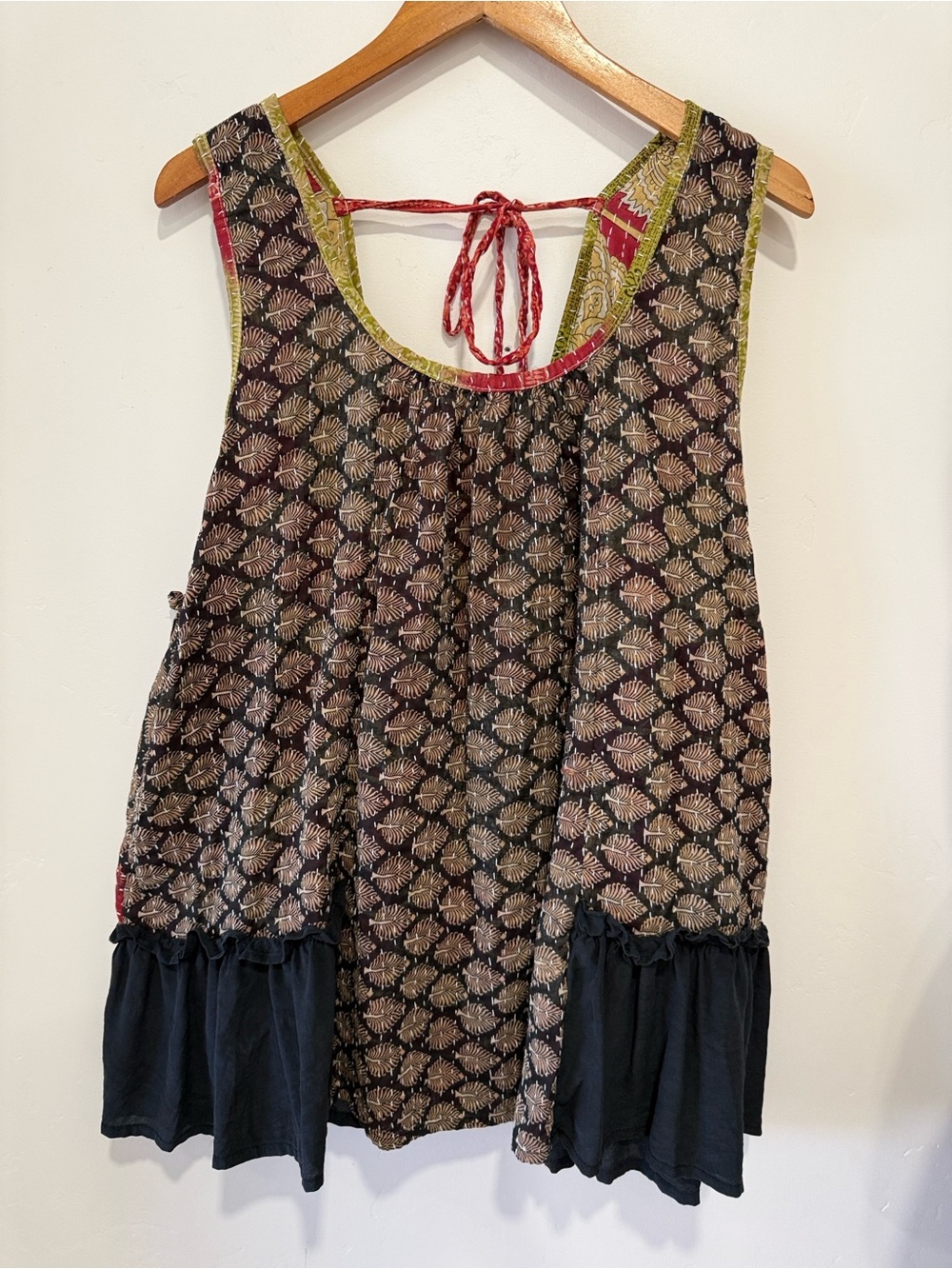 Women's Kantha Bae Black Floral Scoop-Neck Tank Top Tie Back Patchwork Ruffles